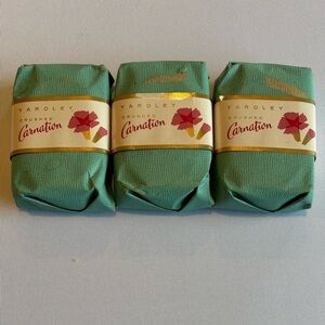 VINTAGE YARDLEY Crushed Carnation Soap Bars Set of 3 New in Package